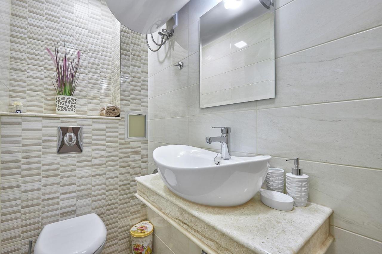 Romance Apartament & Free Parking Burgas City Eksteriør billede